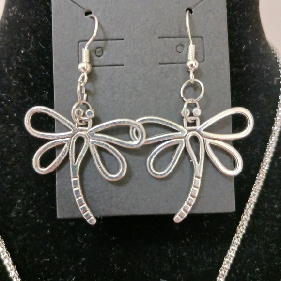 2 item-FAUX TURQUOISE BUTTERFLY GEMSTONE SILVERTONE NECKLACE & DRAGONFLY EARRING - Picture 3 of 10